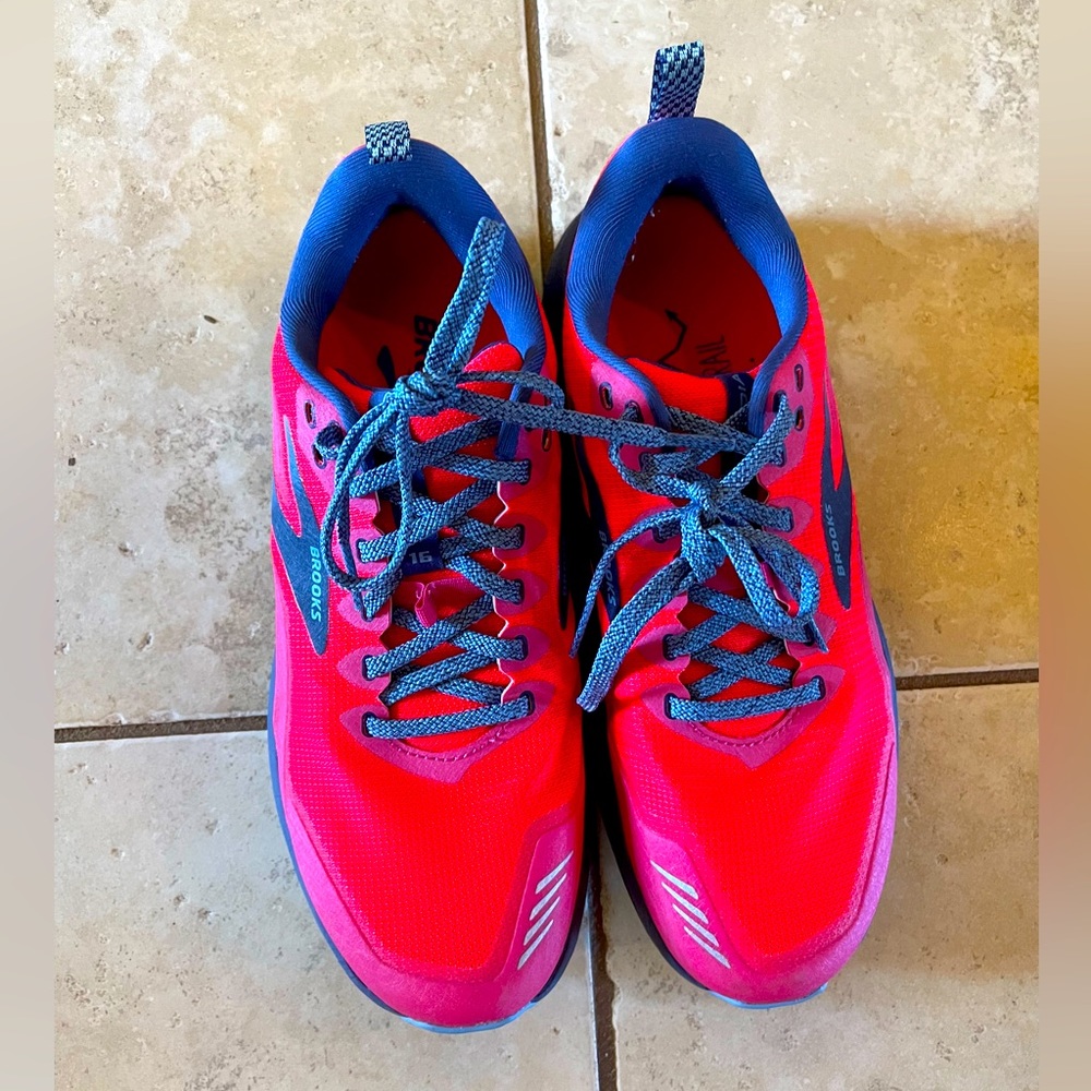Brooks Cascadia 16. Size 9.5